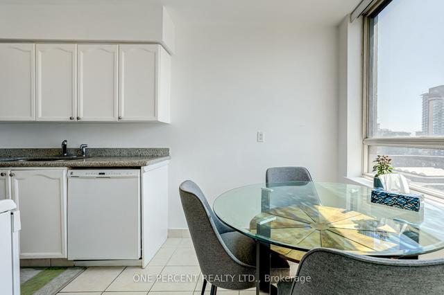 2507 - 633 Bay St, Condo with 2 bedrooms, 2 bathrooms and 0 parking in Toronto ON | Image 3