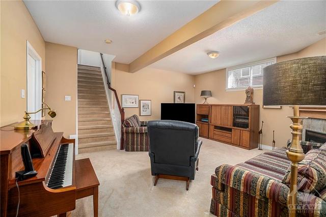 62 Sable Run Drive, Townhouse with 3 bedrooms, 3 bathrooms and 6 parking in Ottawa ON | Image 20