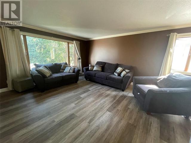 10753 Poplar Crescent, House detached with 4 bedrooms, 2 bathrooms and 5 parking in Dawson Creek BC | Image 6