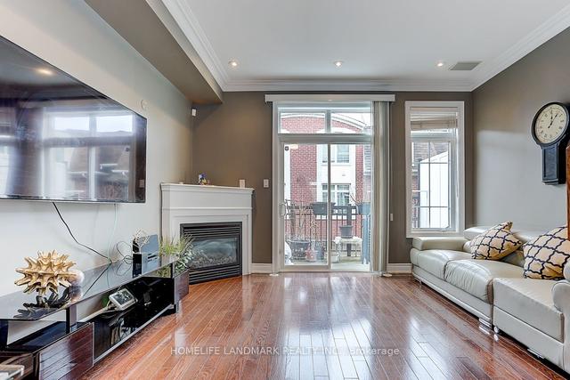 95b Finch Ave W, House attached with 3 bedrooms, 3 bathrooms and 2 parking in Toronto ON | Image 2