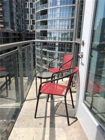 1036 - 15 Iceboat Terr, Condo with 2 bedrooms, 2 bathrooms and 1 parking in Toronto ON | Image 10