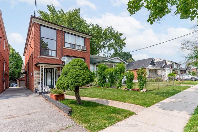 38 Pendeen Ave, House detached with 6 bedrooms, 3 bathrooms and 4 parking in Toronto ON | Image 12