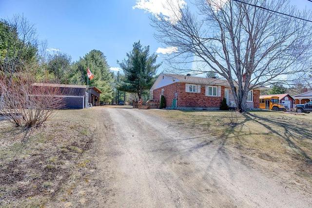 865 Black Bay Road, House detached with 5 bedrooms, 2 bathrooms and 6 parking in Petawawa ON | Image 2