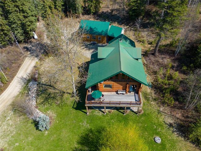 2604 Big Bend Highway, House detached with 3 bedrooms, 3 bathrooms and null parking in Columbia Shuswap A BC | Image 35