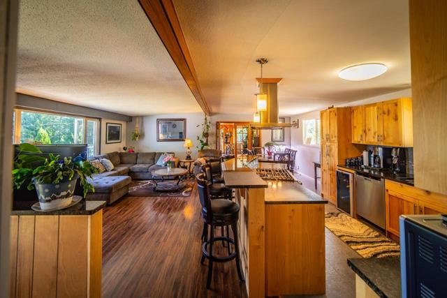 2402 Silver King Road, House detached with 3 bedrooms, 3 bathrooms and null parking in Central Kootenay E BC | Image 6