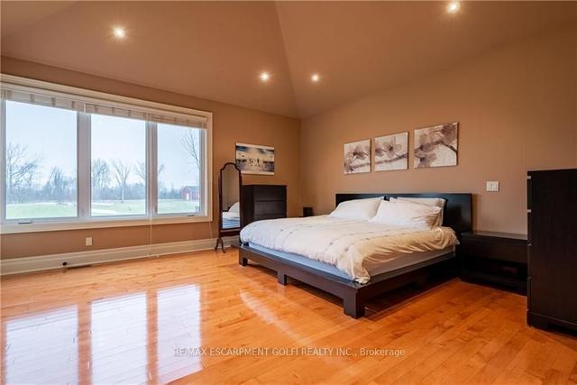 2615 Miller Rd N, House detached with 3 bedrooms, 5 bathrooms and 14 parking in Niagara Falls ON | Image 13