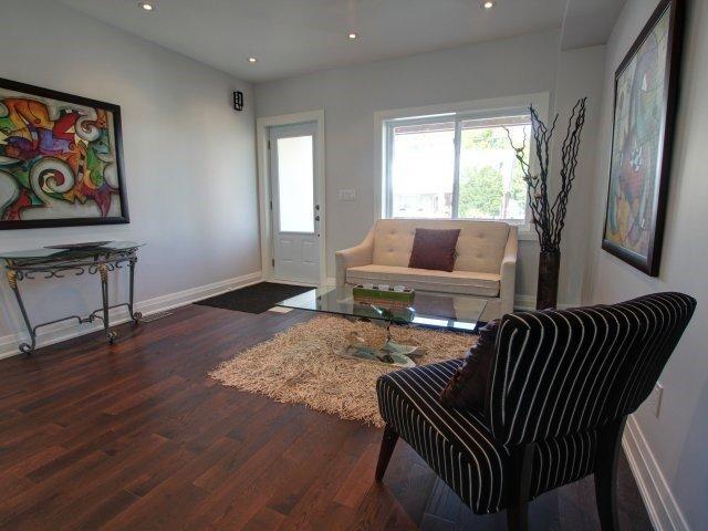 325 Queensdale Ave, House semidetached with 3 bedrooms, 3 bathrooms and 1 parking in Toronto ON | Image 4