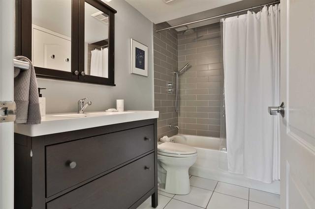 th9 - 140 Bathurst St, Townhouse with 3 bedrooms, 3 bathrooms and 1 parking in Toronto ON | Image 16