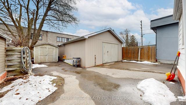 43 Gladstone Ave, House detached with 2 bedrooms, 1 bathrooms and 4 parking in Oshawa ON | Image 9