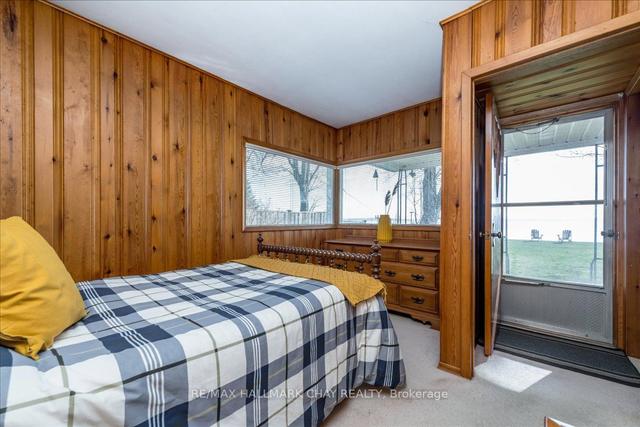 297 Beach Rd, House detached with 3 bedrooms, 1 bathrooms and 5.5 parking in Innisfil ON | Image 3