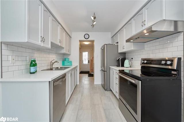 172 Pickett Crescent, House semidetached with 3 bedrooms, 1 bathrooms and 2 parking in Barrie ON | Image 4