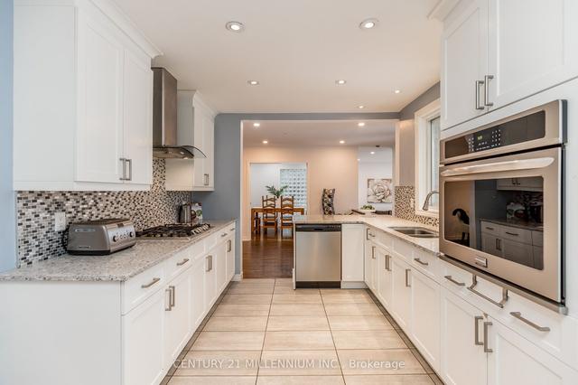 12 Boxbury Rd, House detached with 3 bedrooms, 3 bathrooms and 6 parking in Toronto ON | Image 7