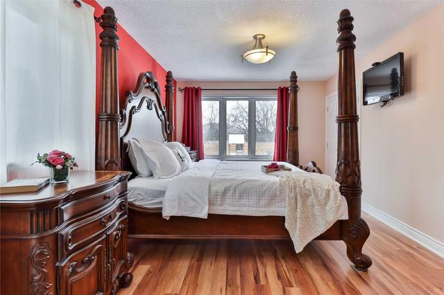 237 Combe Ave, House detached with 3 bedrooms, 4 bathrooms and 9 parking in Toronto ON | Image 11