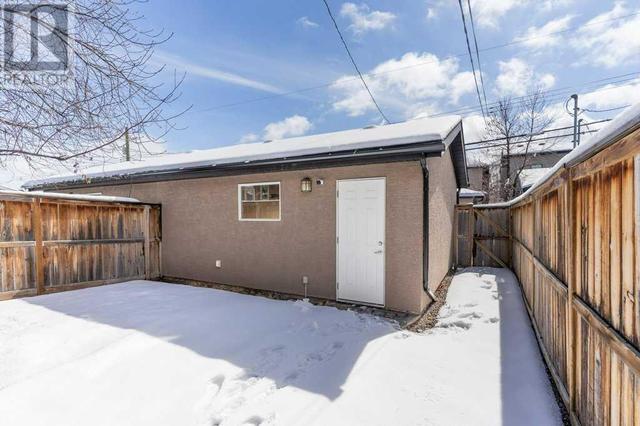 2047 48 Avenue Sw, House semidetached with 3 bedrooms, 3 bathrooms and 2 parking in Calgary AB | Image 45
