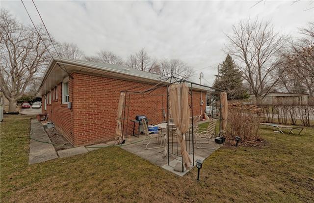 29 Bayberry Cres, House detached with 3 bedrooms, 3 bathrooms and 2 parking in Toronto ON | Image 14