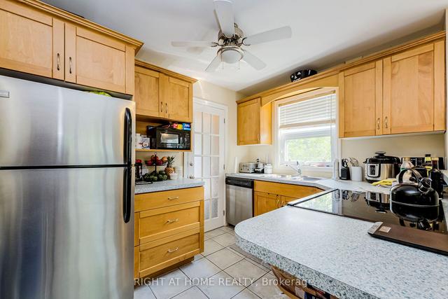 32 Florens Ave, House detached with 2 bedrooms, 2 bathrooms and 4 parking in Toronto ON | Image 5