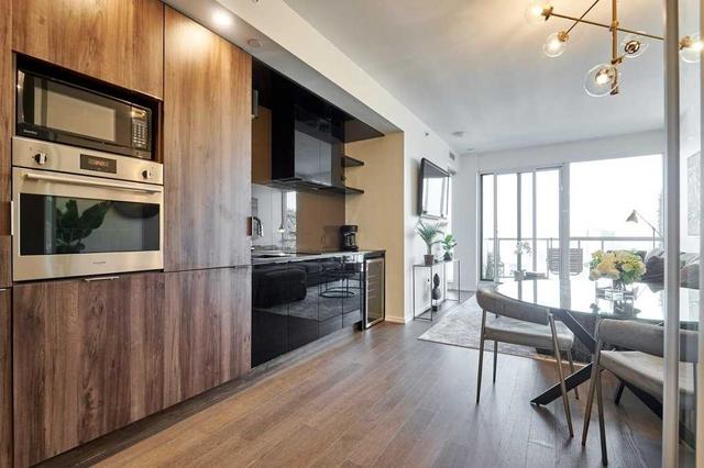 4401 - 70 Temperance St, Condo with 2 bedrooms, 2 bathrooms and 0 parking in Toronto ON | Image 6
