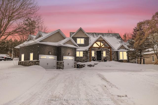 101 Highland Dr, House detached with 2 bedrooms, 3 bathrooms and 6 parking in Oro Medonte ON | Image 1