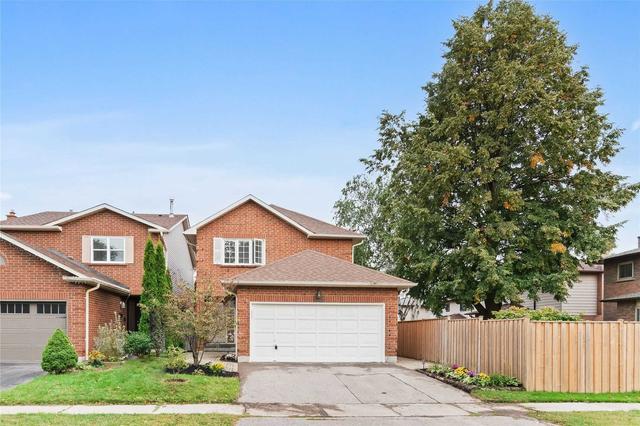 85 Robinson Cres, House detached with 4 bedrooms, 4 bathrooms and 4 parking in Whitby ON | Image 12