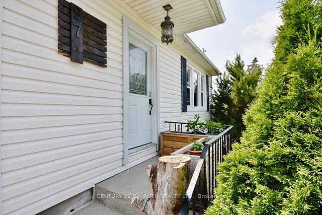 97 Queen St, House detached with 2 bedrooms, 2 bathrooms and 6 parking in Barrie ON | Image 34