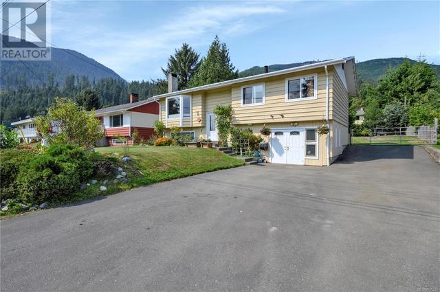260 Kelsey Way, House detached with 3 bedrooms, 2 bathrooms and 2 parking in Sayward BC | Image 2