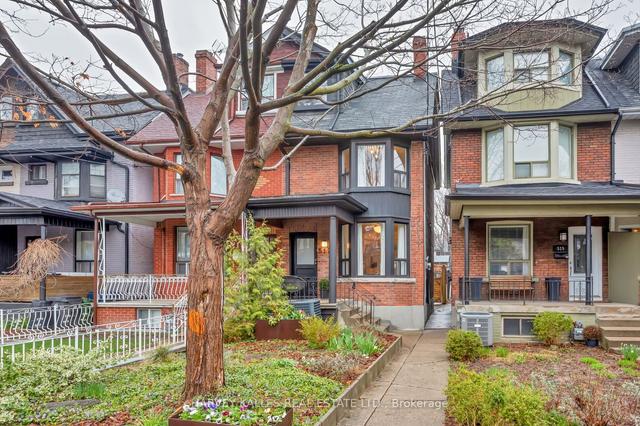 517 Manning Ave, House semidetached with 4 bedrooms, 3 bathrooms and 1.5 parking in Toronto ON | Image 1