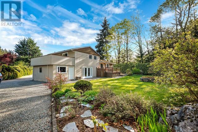 1900 Barrett Dr, House detached with 4 bedrooms, 2 bathrooms and 5 parking in North Saanich BC | Image 3