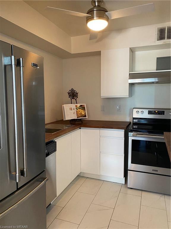 Newer kitchen, Appliances included. | Image 25