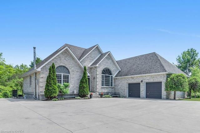 1747 Hitchcock Drive, House detached with 4 bedrooms, 3 bathrooms and null parking in South Frontenac ON | Image 1