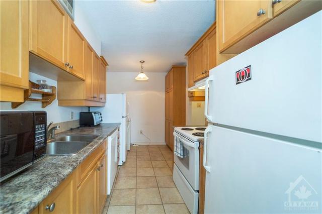 1002 - 2400 Virginia Drive, Condo with 3 bedrooms, 2 bathrooms and 1 parking in Ottawa ON | Image 7