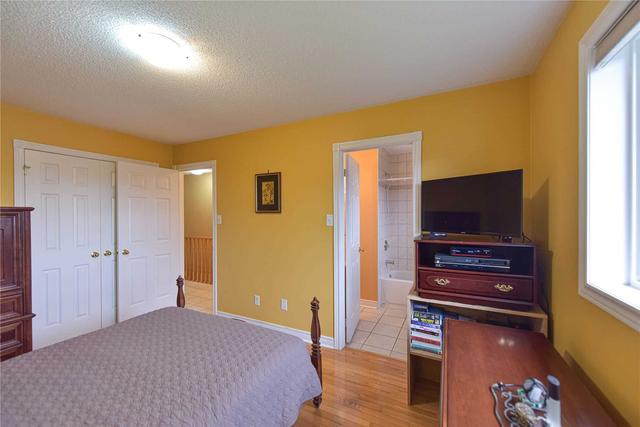 20 Jackson St, House detached with 2 bedrooms, 2 bathrooms and 3 parking in Barrie ON | Image 13