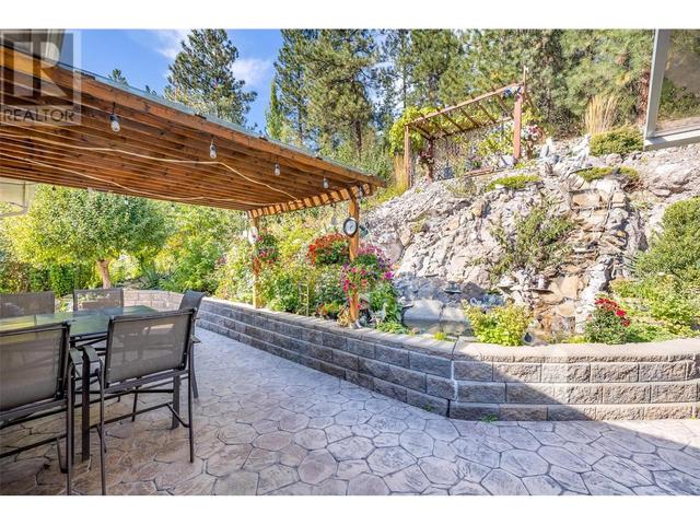 1056 Caledonia Way, House detached with 5 bedrooms, 3 bathrooms and 8 parking in West Kelowna BC | Image 33