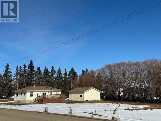 1953 8 Avenue, House detached with 3 bedrooms, 2 bathrooms and 6 parking in Red Deer County AB | Image 2