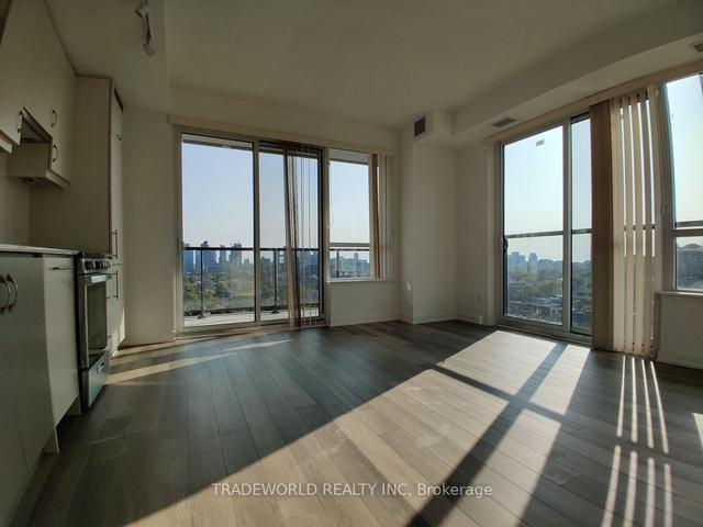 1303 - 181 Huron St, Condo with 1 bedrooms, 2 bathrooms and 0 parking in Toronto ON | Image 1