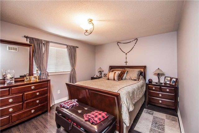 12 Milkweed Cres, House detached with 3 bedrooms, 3 bathrooms and 4 parking in Brampton ON | Image 11