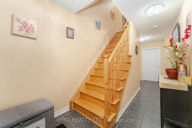 9 Hobart Gdns, House attached with 3 bedrooms, 5 bathrooms and 2 parking in Brampton ON | Image 2