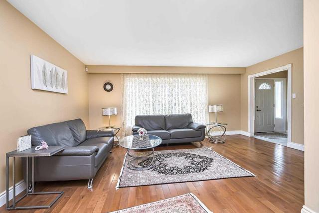12 Dunsinane Dr, House detached with 3 bedrooms, 3 bathrooms and 2 parking in Markham ON | Image 3