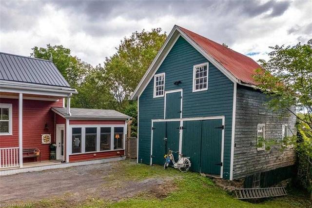 349 Bloomfield Main St, House detached with 4 bedrooms, 2 bathrooms and 4 parking in Prince Edward County ON | Image 2