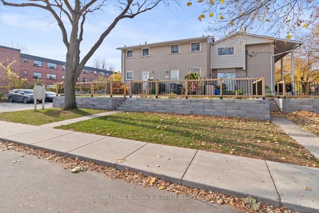 2 - 11 Colmar Pl, Townhouse with 2 bedrooms, 2 bathrooms and 1 parking in Hamilton ON | Image 23