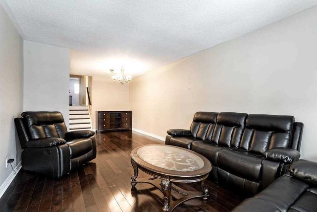 83 Manitou Cres, House semidetached with 3 bedrooms, 2 bathrooms and 4 parking in Brampton ON | Image 22