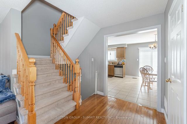 6 - 2280 Baronwood Dr, House attached with 3 bedrooms, 3 bathrooms and 3 parking in Oakville ON | Image 3