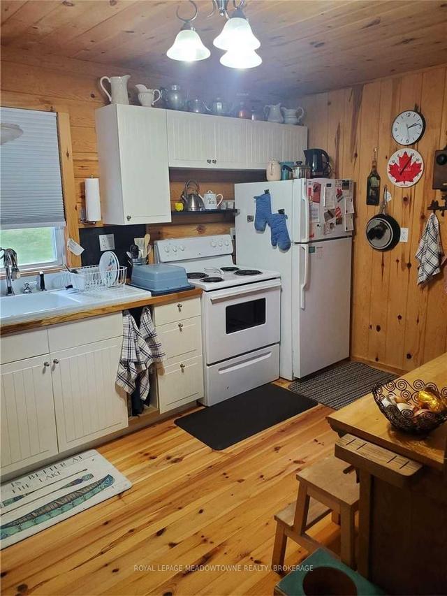 35 Pigeon Lake, House detached with 3 bedrooms, 1 bathrooms and 2 parking in Parry Sound, Unorganized, Centre Part ON | Image 15