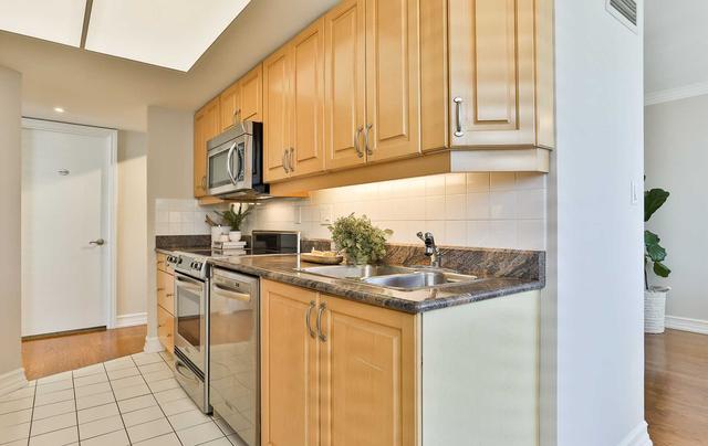1706 - 30 Holly St, Condo with 2 bedrooms, 2 bathrooms and 1 parking in Toronto ON | Image 7