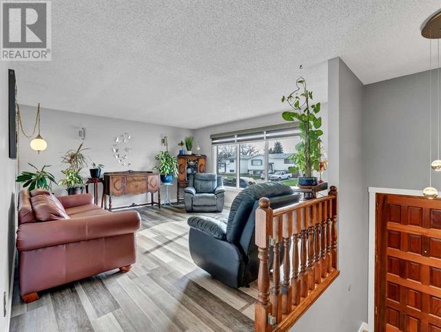 815 5 Street Se, House detached with 5 bedrooms, 3 bathrooms and 4 parking in Redcliff AB | Image 4