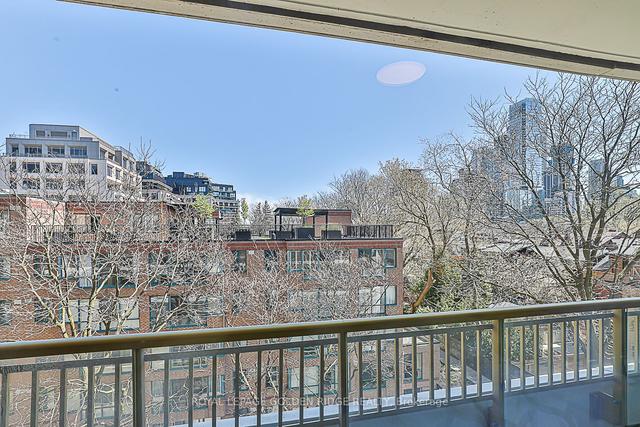 407 - 151 Avenue Rd, Condo with 2 bedrooms, 2 bathrooms and 1 parking in Toronto ON | Image 11