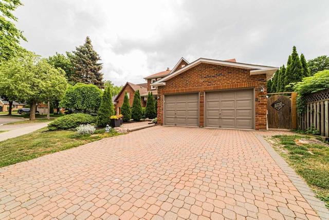 46 Butterfield Cres, House detached with 4 bedrooms, 4 bathrooms and 4 parking in Whitby ON | Image 1