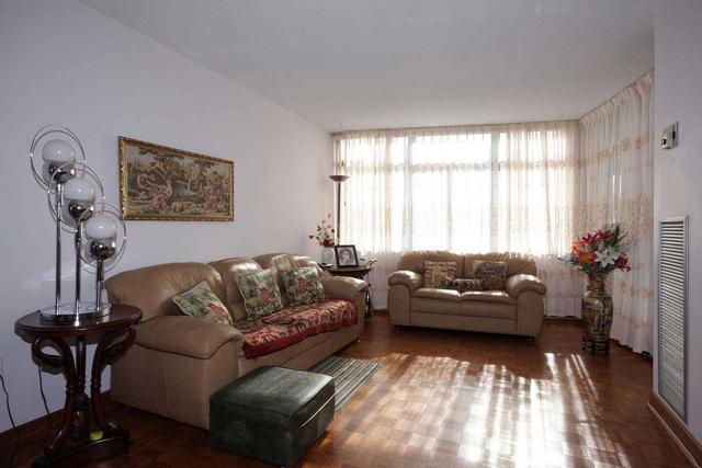1002 - 1201 Steeles Ave W, Condo with 2 bedrooms, 2 bathrooms and 1 parking in Toronto ON | Image 4