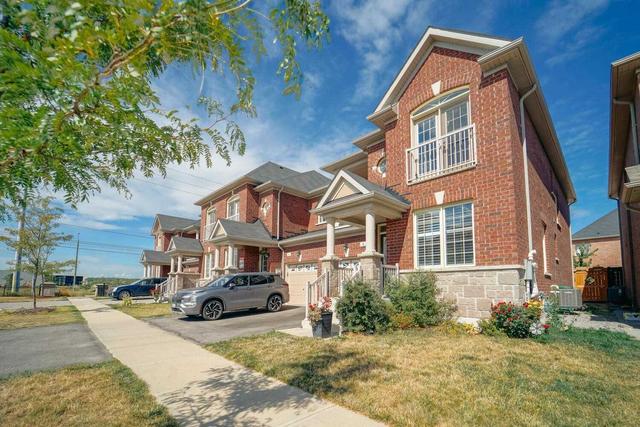 6 Zamek St, House attached with 3 bedrooms, 3 bathrooms and 2 parking in Brampton ON | Image 12