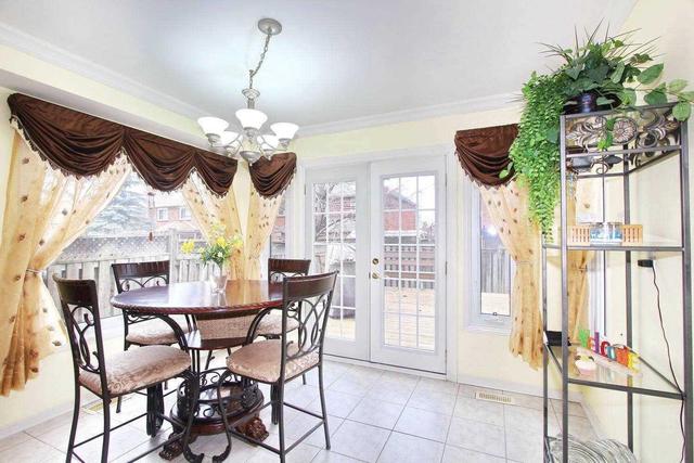 24 Hall Cres, House detached with 4 bedrooms, 4 bathrooms and 2 parking in Brampton ON | Image 12