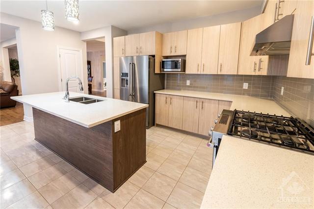 646 Eagle Crest Heights, House detached with 4 bedrooms, 5 bathrooms and 4 parking in Ottawa ON | Image 11